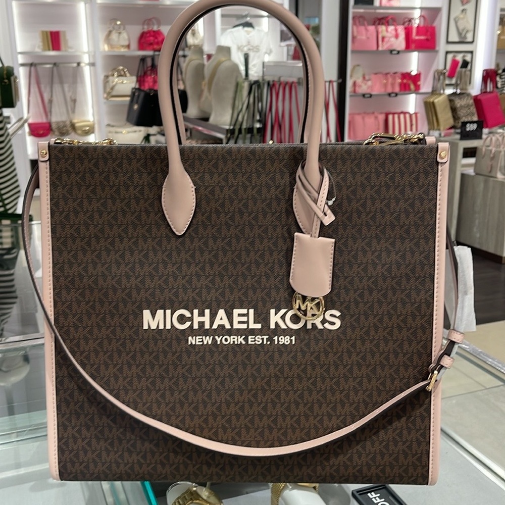 MICHAEL KORS Mirella Large Logo Tote Bag Powder Blush Signature
NWT - Picture 13 of 16